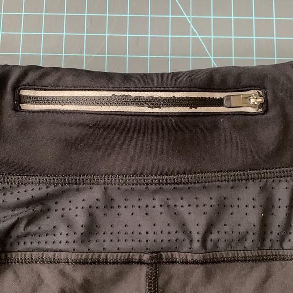 Athleta Black Running Shorts 2.5" Inseam Stretch Waist Lined size Small - Picture 9 of 9